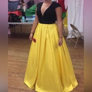 Tiffeny’s style #16200. Size 10.